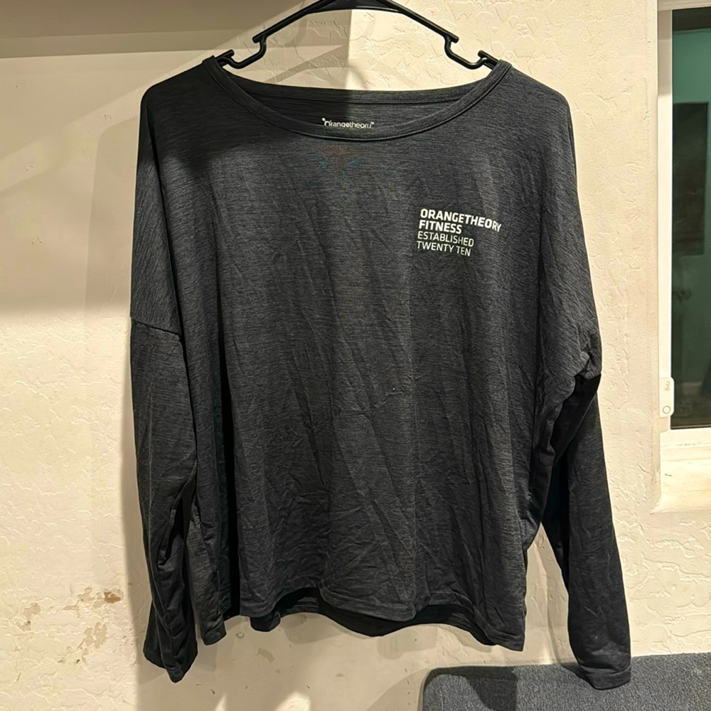 Orange Theory Dark Gray Long Sleeve Crop Athletic Tee Size Medium